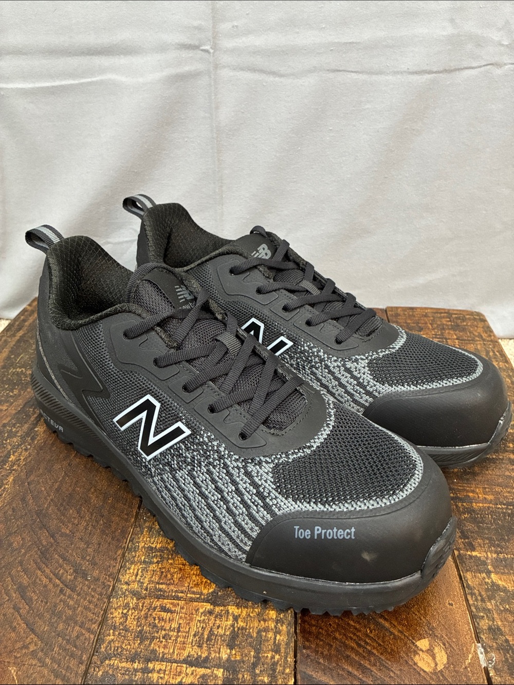 NWoT New Balance Men’s 10 Black Gray Athletic Safety Sneakers Comfort Insole